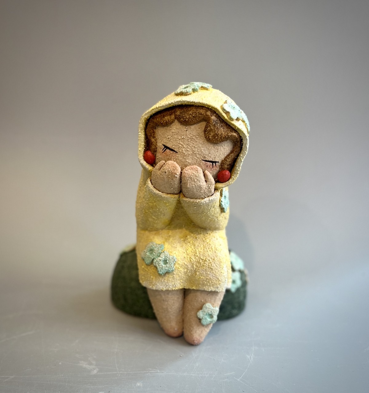Girl with red earrings
《Jeesuk Kim》

Molding clay, 1250°C, Oxidation
19.0x9.0x17.0cm
2025