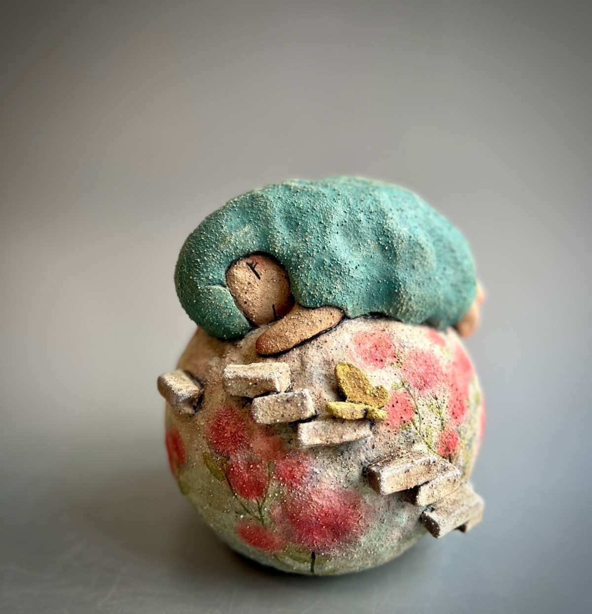 The Dreaming Girl 《Flowers》

Molding clay, 1250°C, Oxidation
17.0x16.0x17.0cm
2024