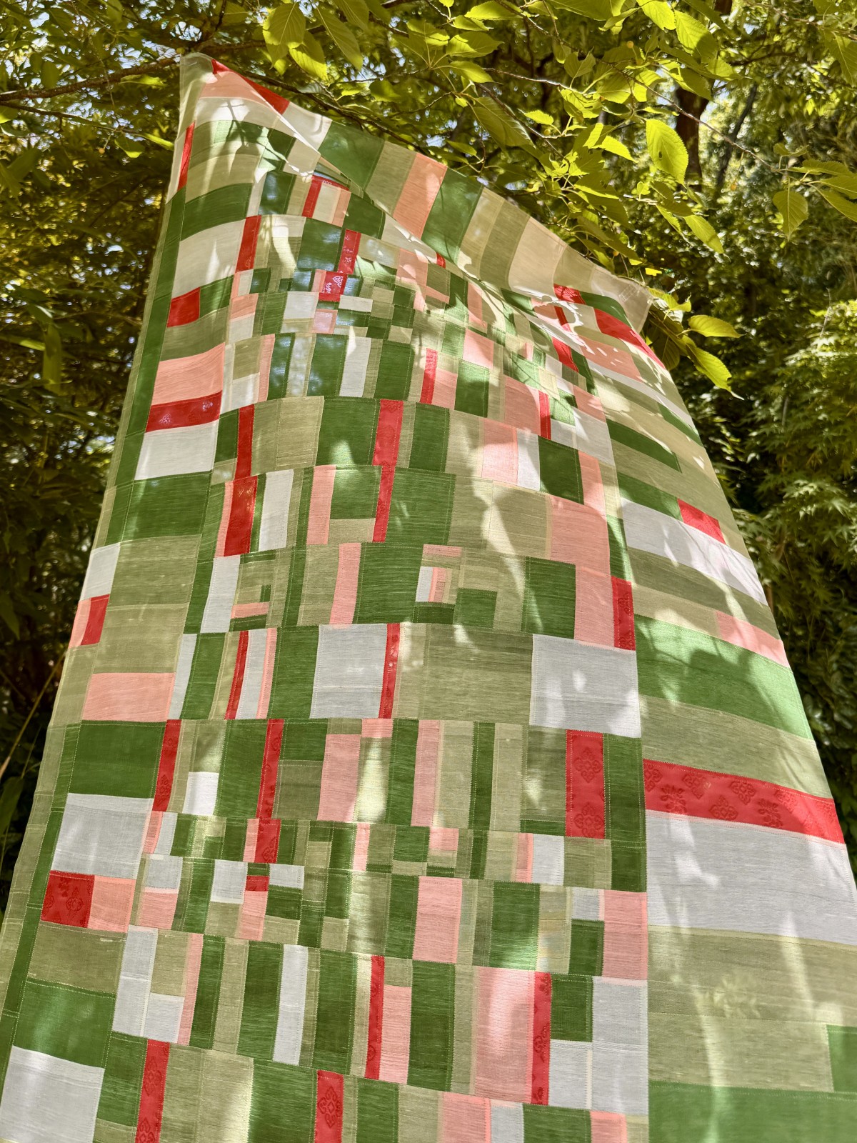 Heritage-Inspired Wrapping Cloth
Oksa (Fine Silk Gauze), Silk Thread
130x70cm

 《Hyehyeon Hwang Ji-eun》